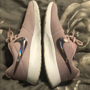Nike pink holographic swoosh 5.5